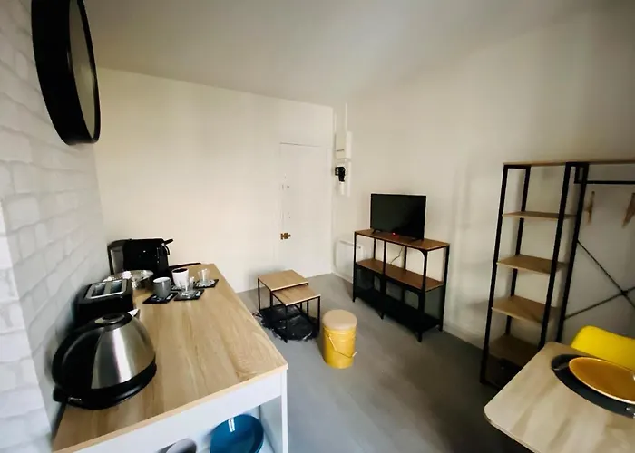 Enghien-Les-Bains: Studio Au Coeur Du Centre Ville.